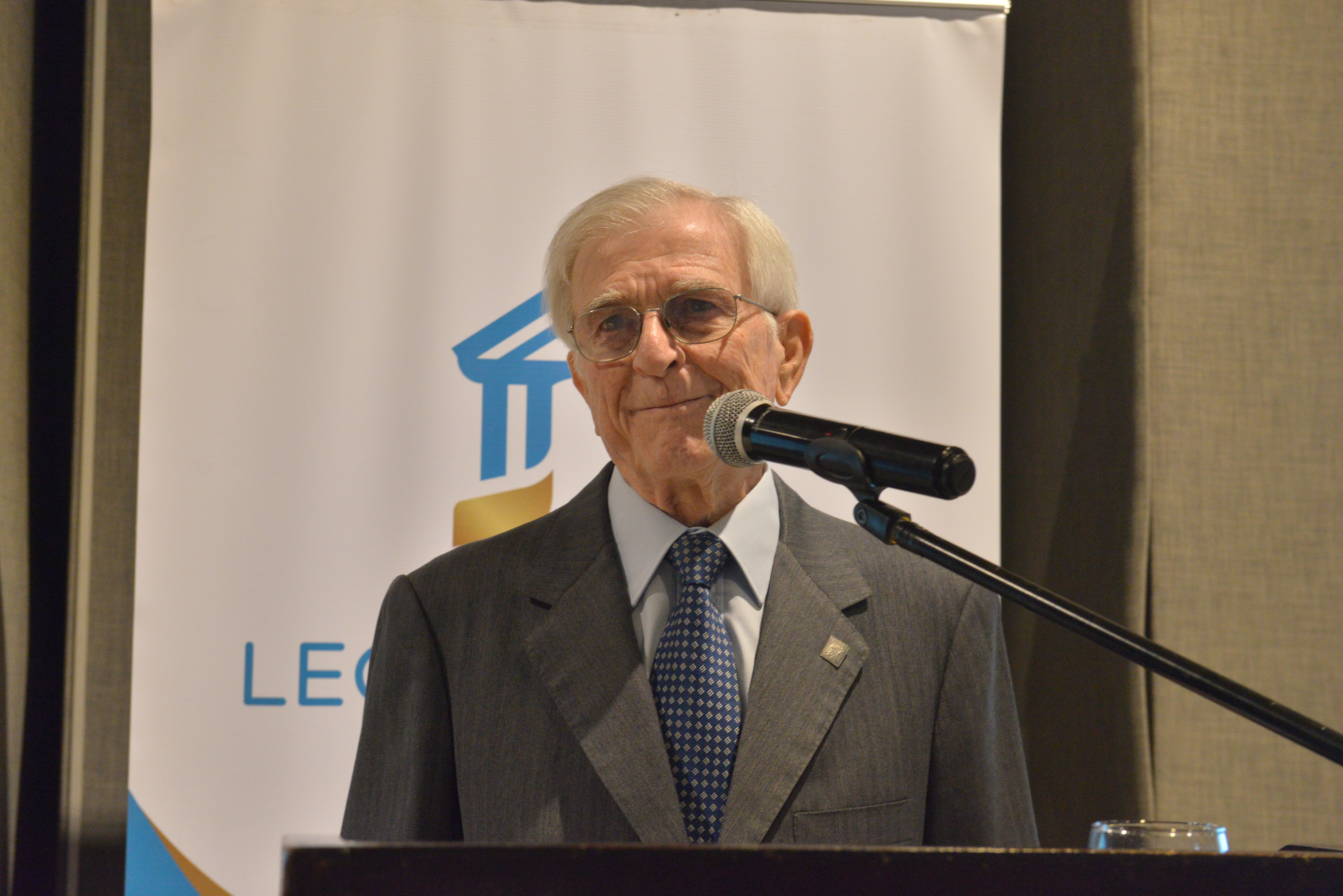 trayectoria del geólogo Eddy Lavandaio
